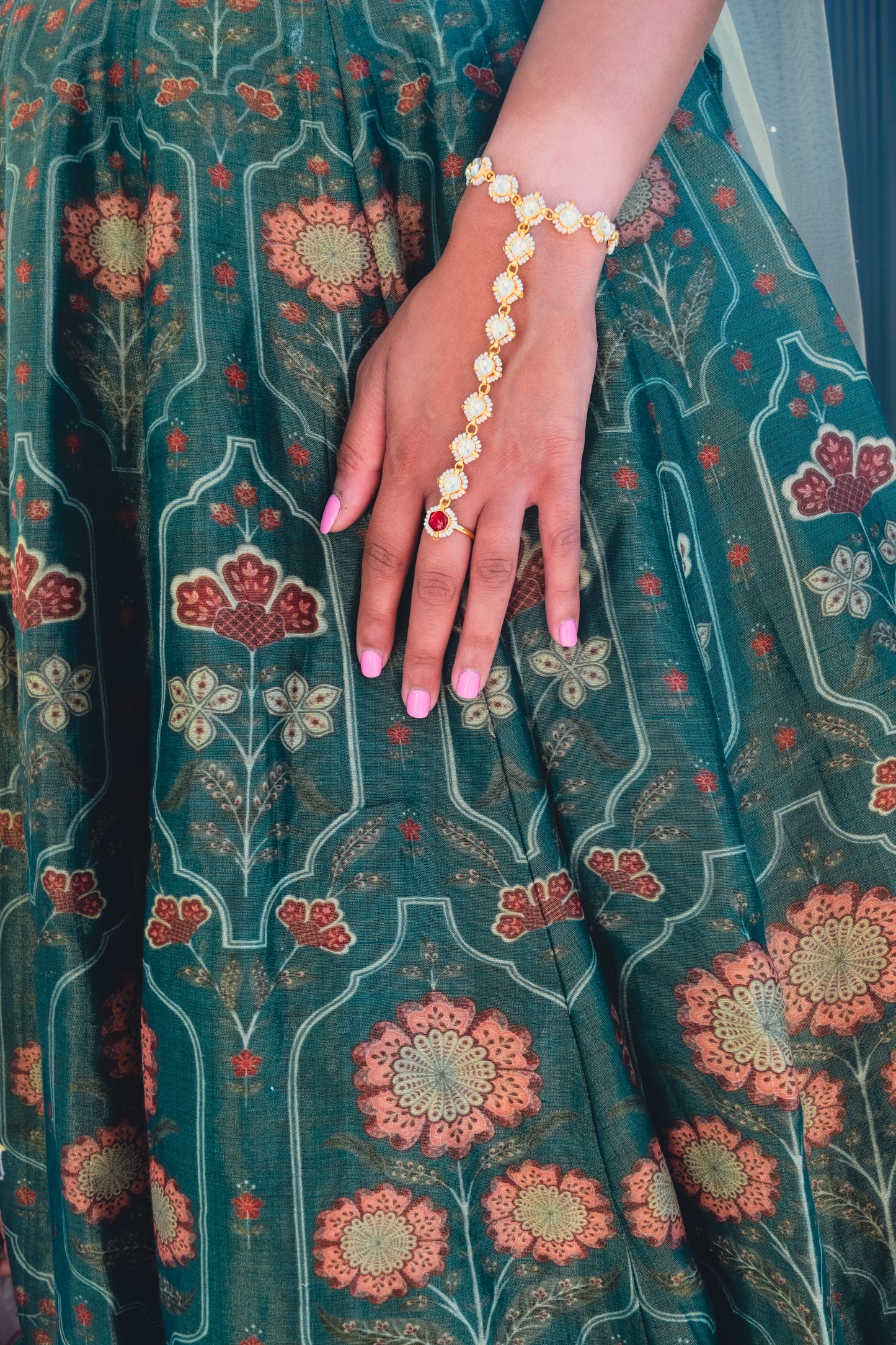 Rachana HaathPhool - White and Ruby